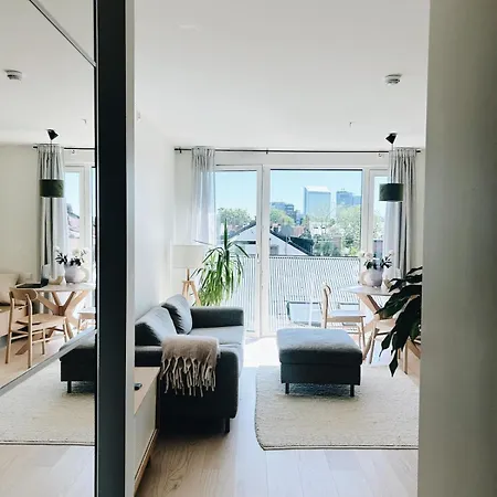 Modern With Big Rooftop Terrace 公寓 *
